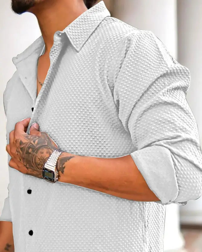 Men Regular Fit Solid Spread Collar Casual Shirt
