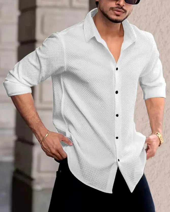 Men Regular Fit Solid Spread Collar Casual Shirt